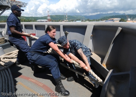 101025-N-4743B-115
SUBIC BAY, Philippines (Oct. 25, 2010) Sailors aboard the amphibious assault ship USS Essex (LHD 2) heave mooring lines as the ship pulls into Subic Bay. Essex is part of the forward-deployed Essex Amphibious Ready Group and is underway in the western Pacific Ocean. (U.S. Navy photo by Mass Communication Specialist Seaman Adam M. Bennett/Released)
