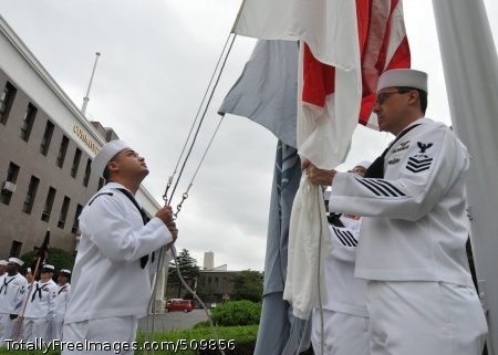 100915-N-3215T-030
YOKOSUKA, Japan (Sept. 15, 2010) Chief petty officer selects raise the American and Japanese flags during morning colors at Commander, Fleet Activities Yokosuka. (U.S. Navy photo by Mass Communication Specialist 1st Class Brock A. Taylor/Released)